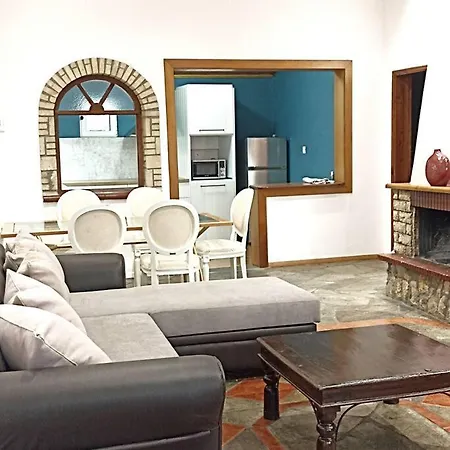 πετρινη κατοικια στην φυση 別荘 Tagarades