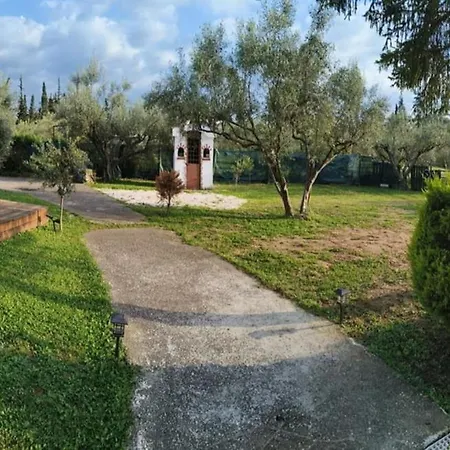 別荘 πετρινη κατοικια στην φυση *
