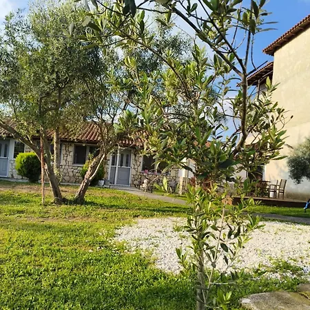 πετρινη κατοικια στην φυση בית נופש *