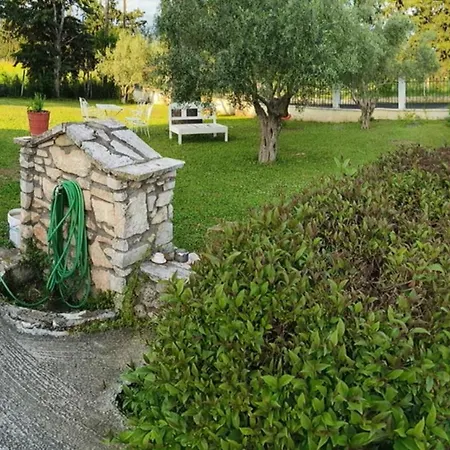 πετρινη κατοικια στην φυση בית נופש *