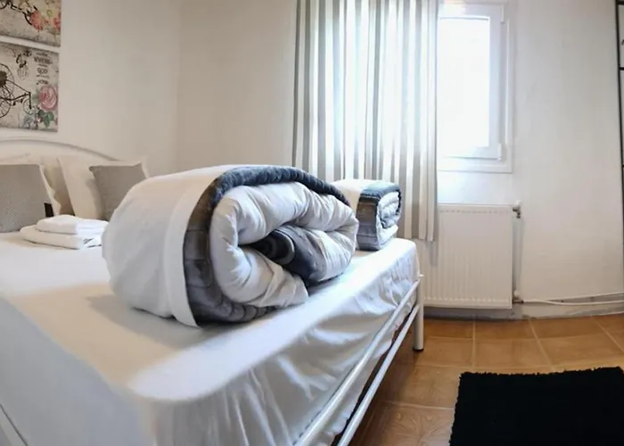 πετρινη κατοικια στην φυση Tatil Evi