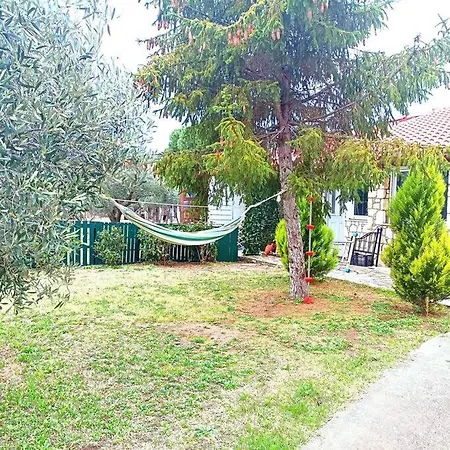 πετρινη κατοικια στην φυση