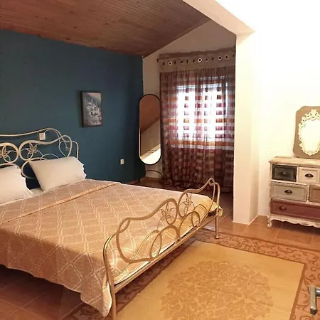 Σπίτι διακοπών πετρινη κατοικια στην φυση Ταγαράδες