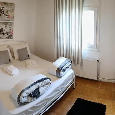 πετρινη κατοικια στην φυση Σπίτι διακοπών Ταγαράδες