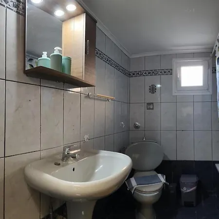 πετρινη κατοικια στην φυση Σπίτι διακοπών *