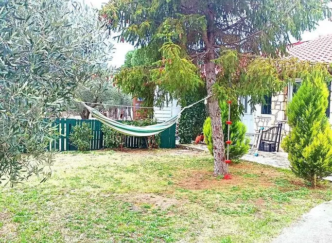 πετρινη κατοικια στην φυση