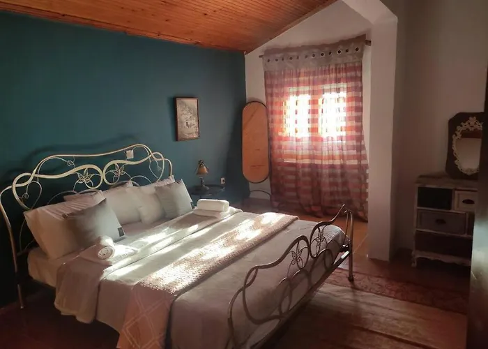 πετρινη κατοικια στην φυση * Tagarades