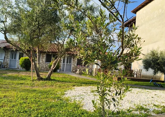 πετρινη κατοικια στην φυση Case de vacanță *