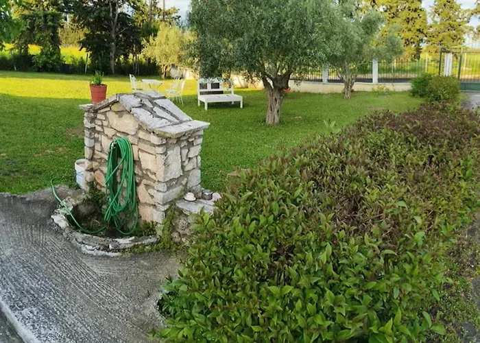 πετρινη κατοικια στην φυση Case de vacanță *